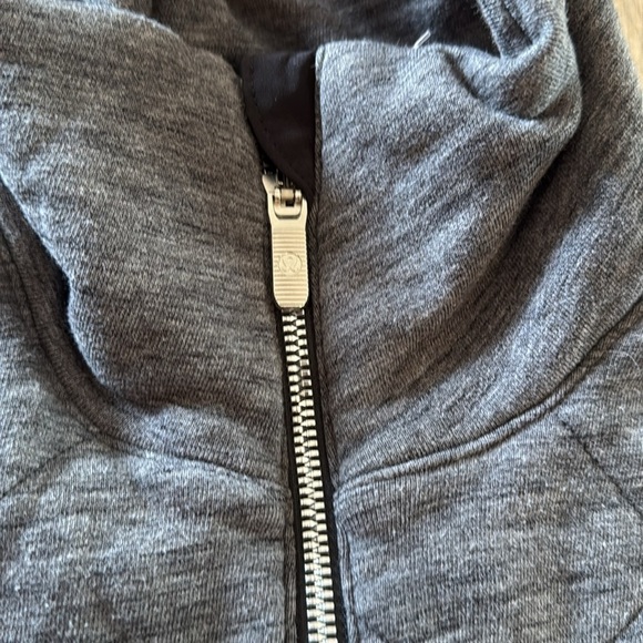 Lululemon Athletica Forever Warm Gray Quilted Sweater Size 2 - Picture 4 of 6